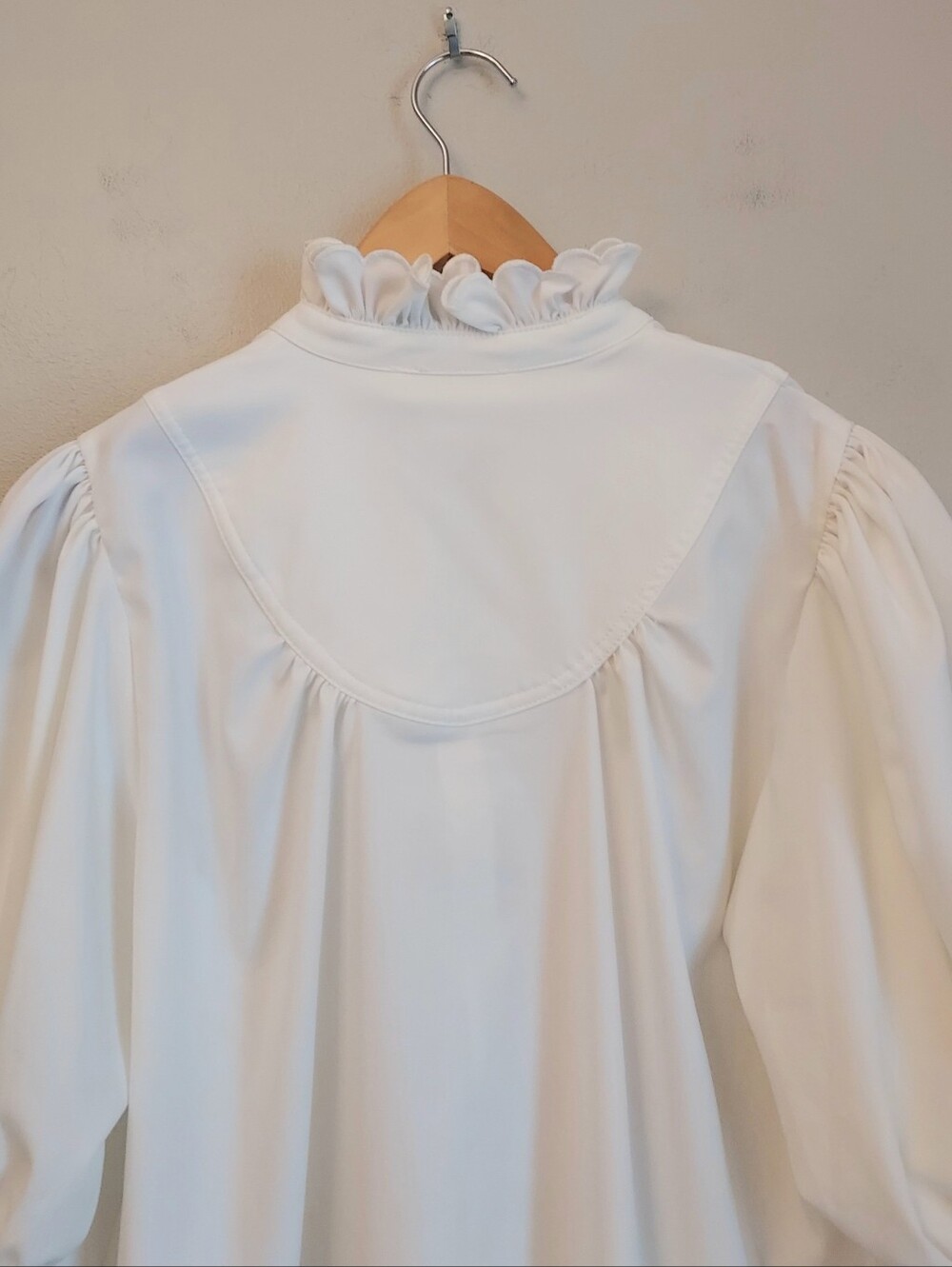 Tuckernuck Pomander Place White Selena Short Puff Sleeve Blouse Size Medium - Picture 12 of 15